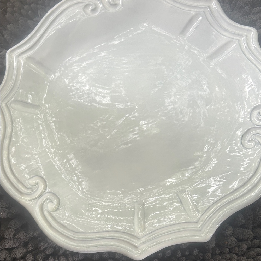 Vietri Incanto baroque White Decorative dinner plate. Nwts